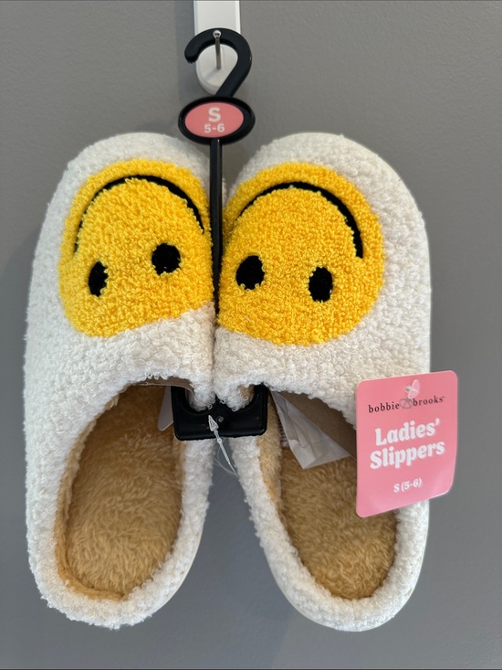 Bobbie Brooks Shoes - Bobbie Brooks Plush Slippers White with Yellow Smiley Face Size S 5-6 New